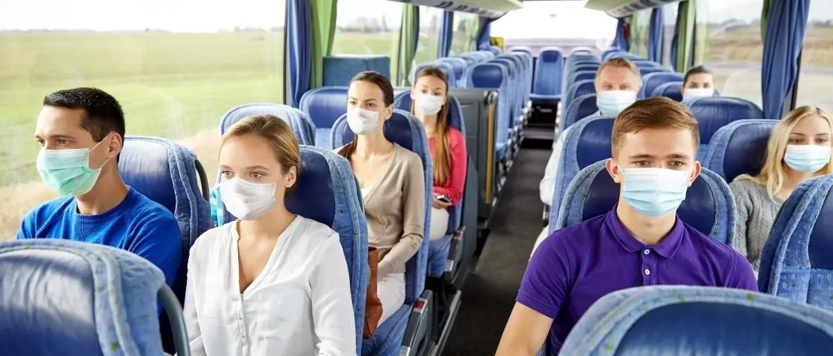 Obbligo mascherine su bus, treni e negli ospedali: verso l’addio a partire da ottobre