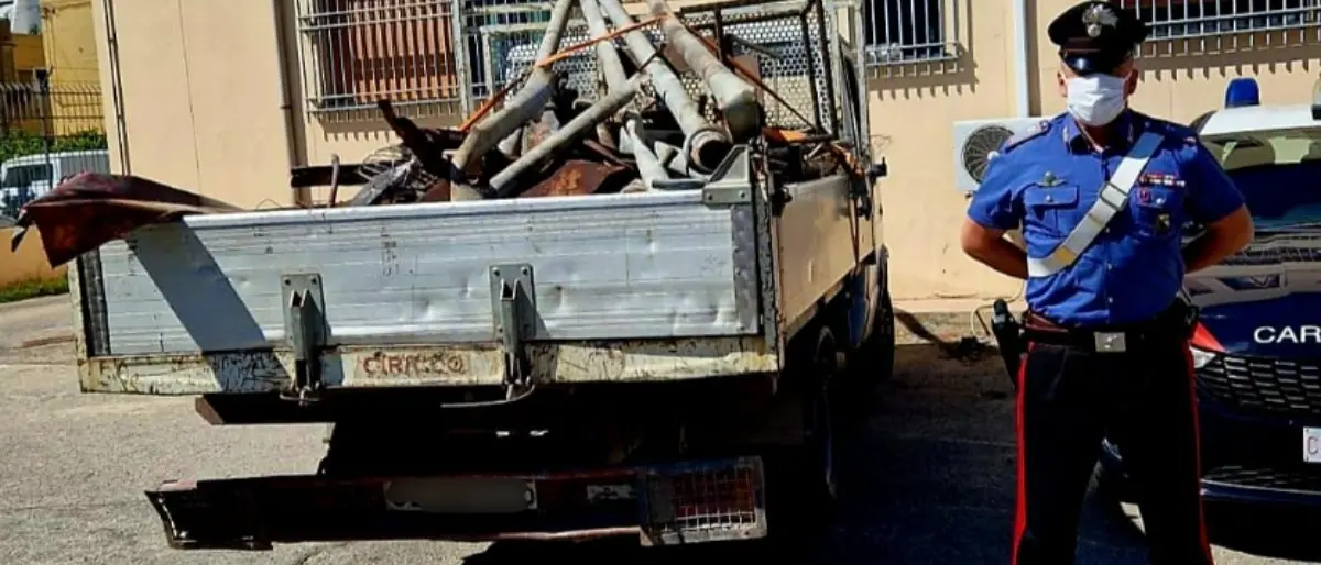 Trasportano materiale ferroso senza autorizzazione, due denunce a Isola Capo Rizzuto