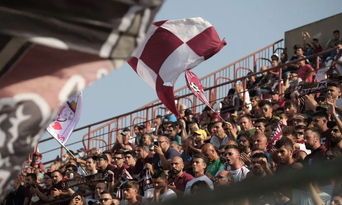 Reggina, pronta l’invasione per difendere il primato: a Modena previsti quasi 2mila tifosi amaranto