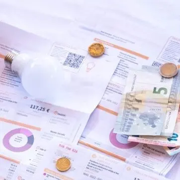 Caro energia, batosta sulla bolletta della luce nel prossimo trimestre dell’anno: «Aumento del 60%»