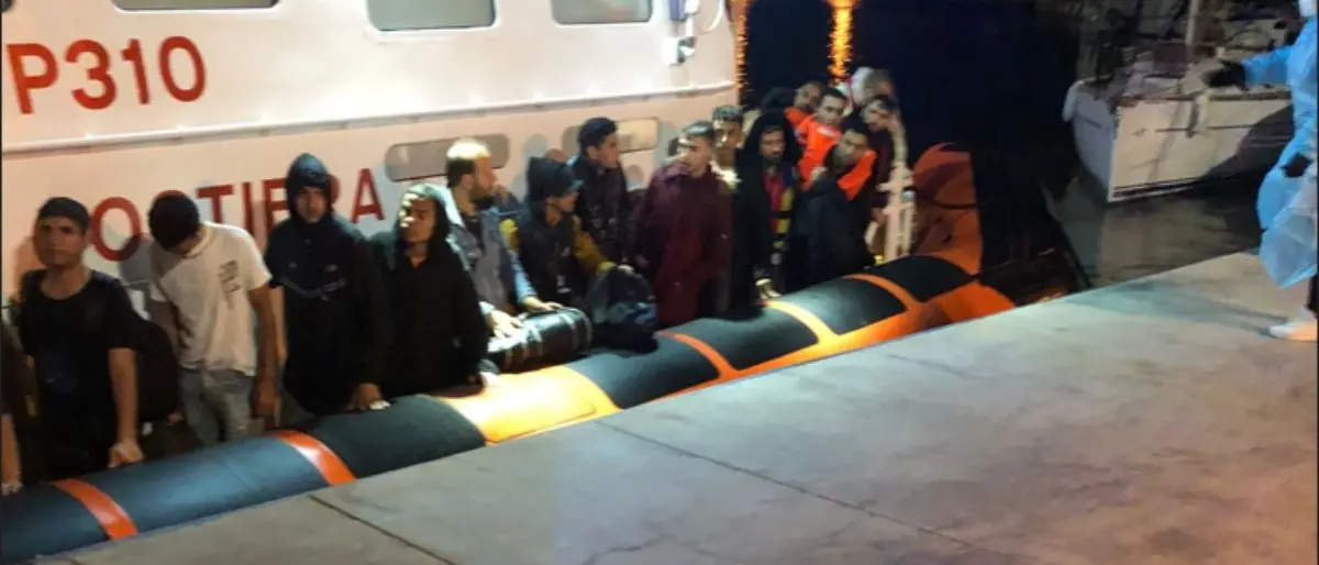 Migranti, riprendono gli sbarchi in Calabria: 196 profughi a Roccella e altri 200 dirottati a Crotone