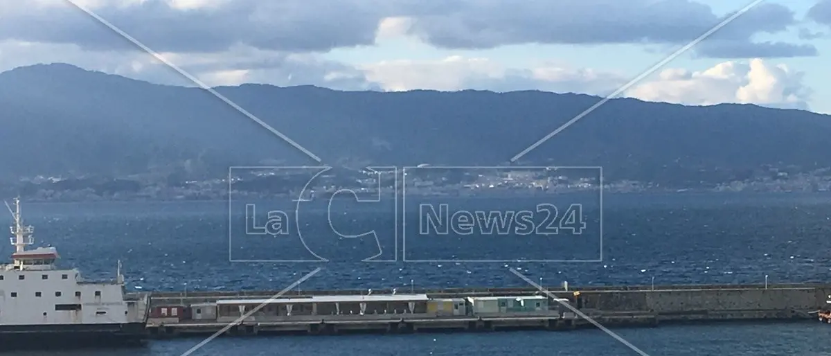 Porto di Reggio, i migranti continuano ad approdare ma il centro di accoglienza è stato smantellato
