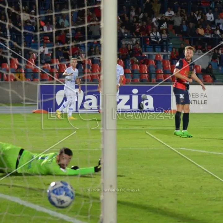 Cosenza, tris al Como. E già si punta al derby con la Reggina