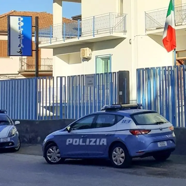 Spari nel Reggino, colpi di pistola contro lo studio medico di un primario dell’ospedale di Polistena