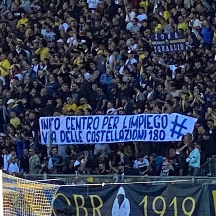 Modena-Reggina, è polemica su due striscioni esposti durante la partita dai tifosi emiliani