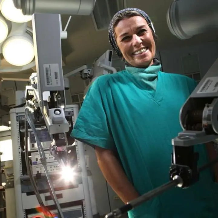 È calabrese la dottoressa che ha trattato per la prima volta il tumore ai polmoni con la chirurgia robotica