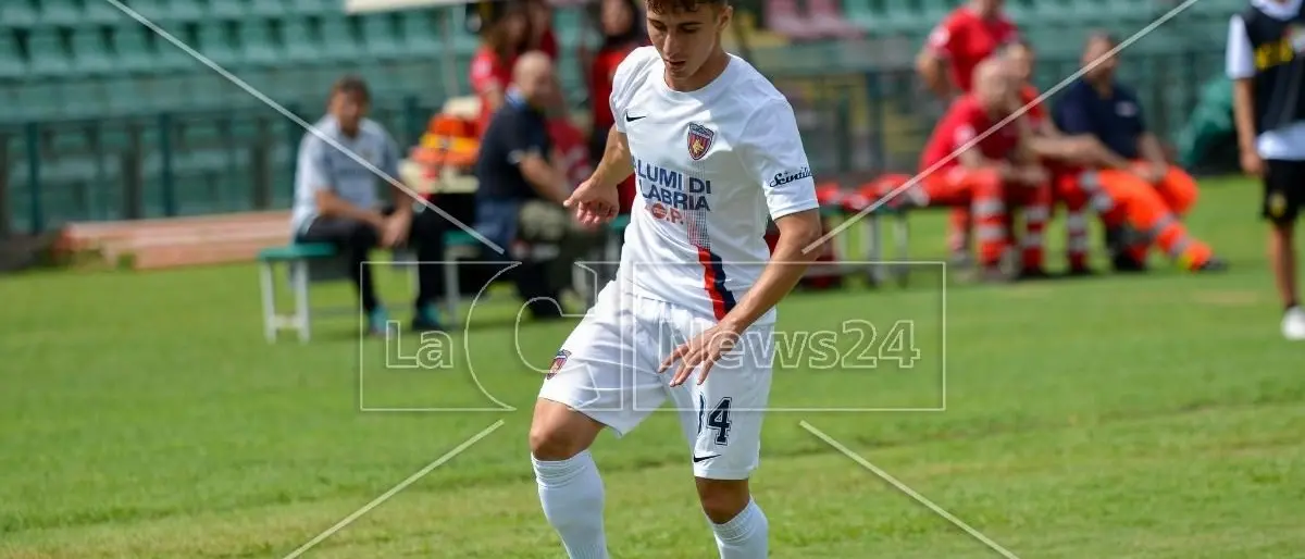 Cosenza, Aldo Florenzi diventa capitan futuro: il centrocampista rinnova fino al 2026