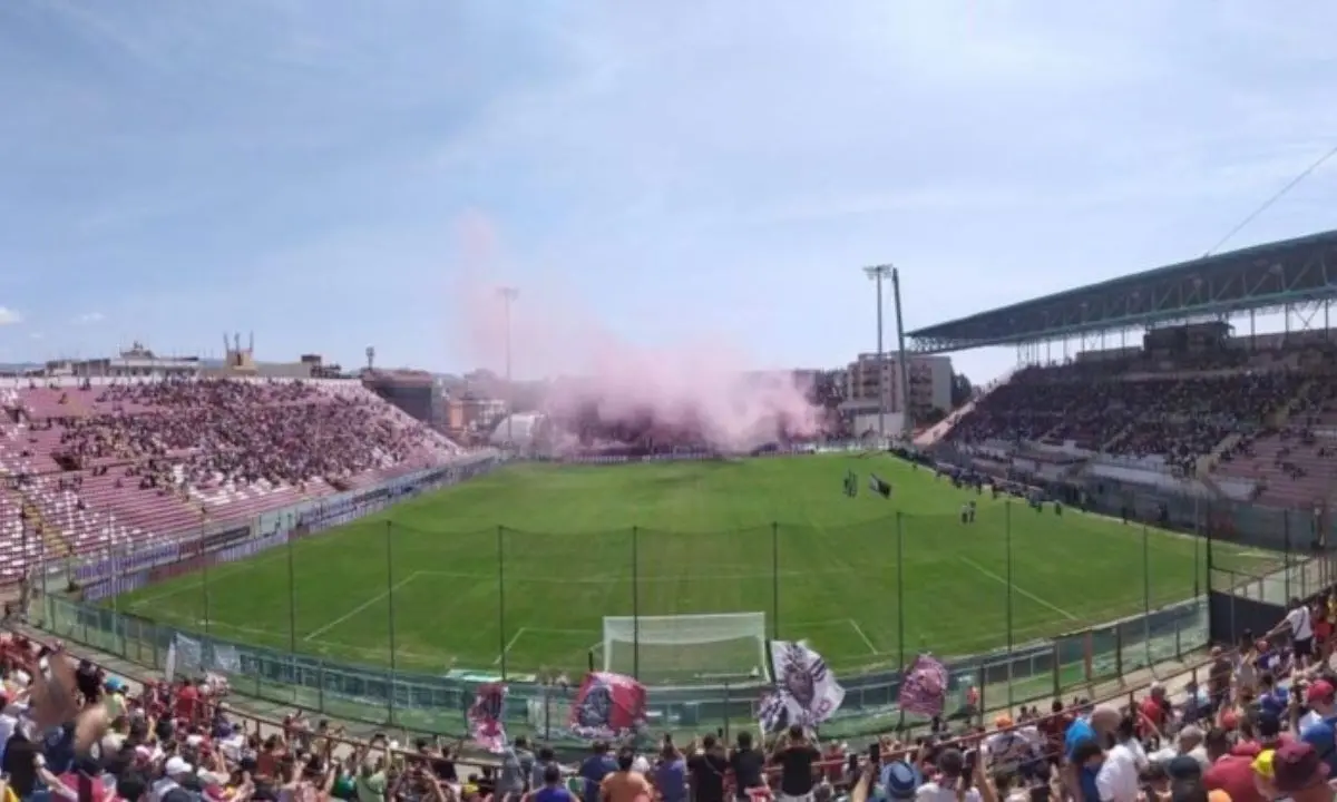 Reggina-Cosenza, prevendita al via: sogno 15mila spettatori, polemica sulla tessera del tifoso