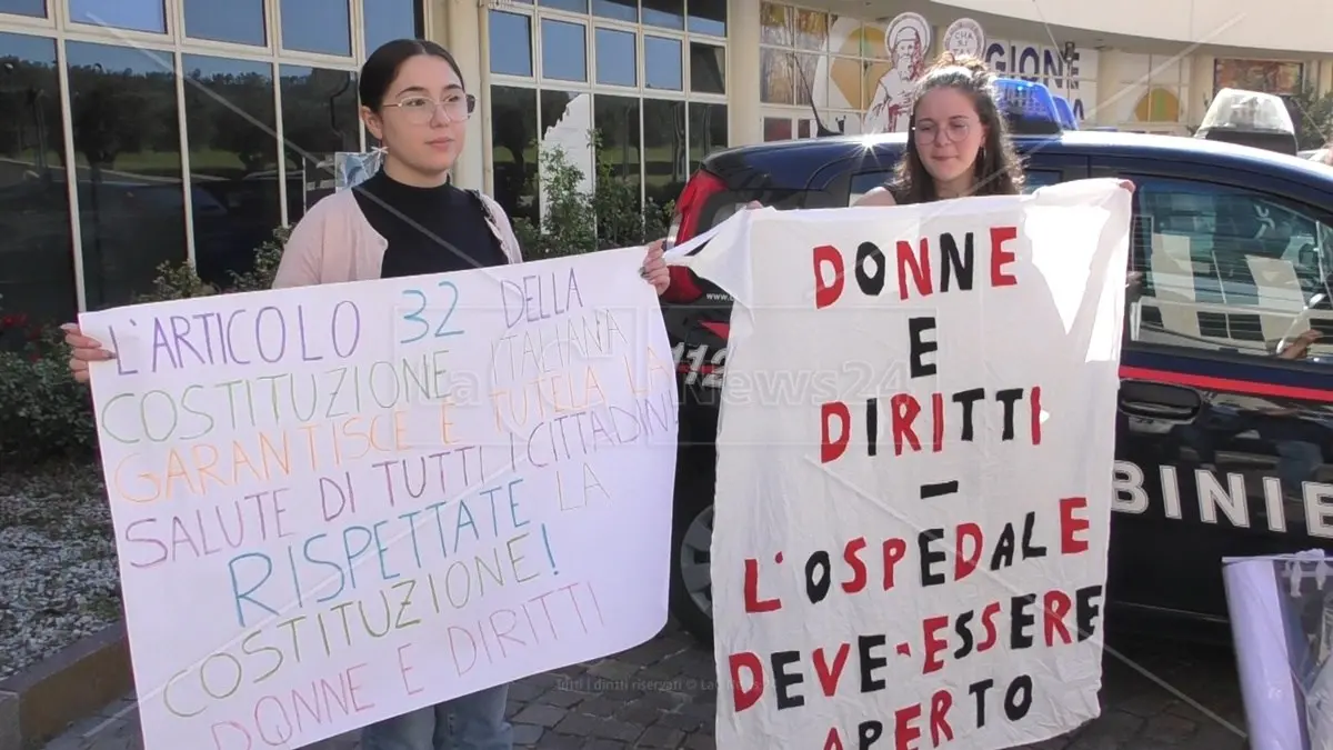 All’ospedale di San Giovanni in Fiore non c’è il mammografo, associazioni in protesta sotto la Regione