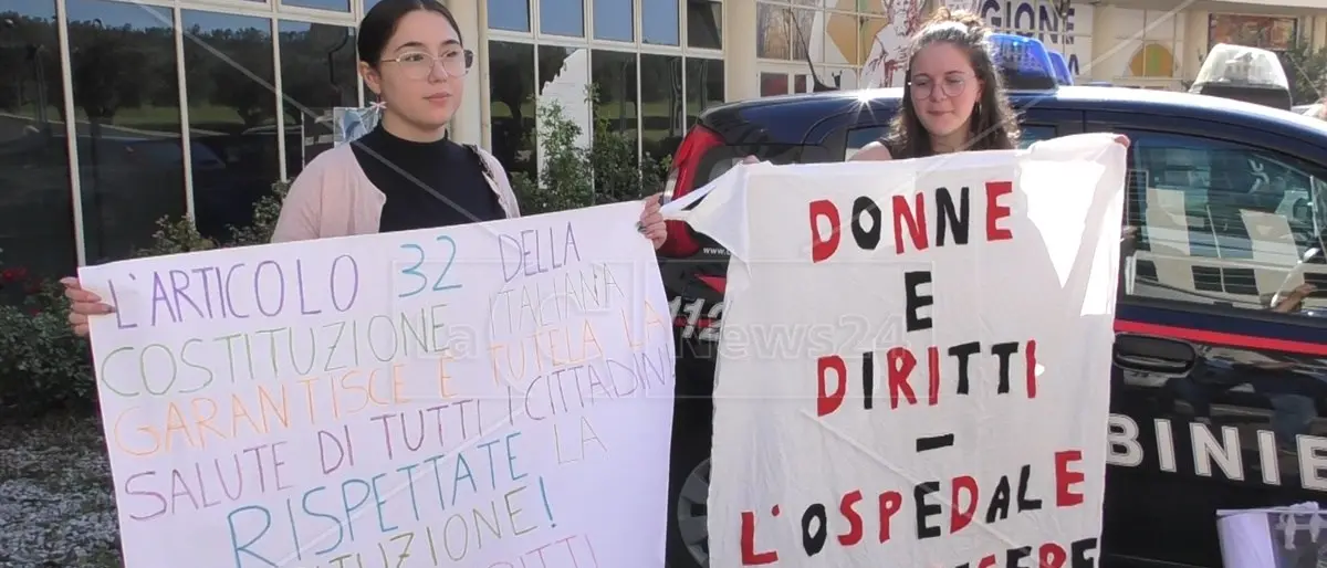 All’ospedale di San Giovanni in Fiore non c’è il mammografo, associazioni in protesta sotto la Regione