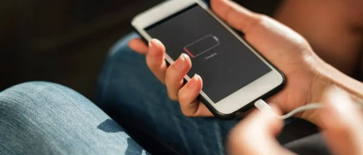 Caricabatteria unico per telefoni e tablet: via libera dal Parlamento europeo: sarà obbligatorio entro il 2024