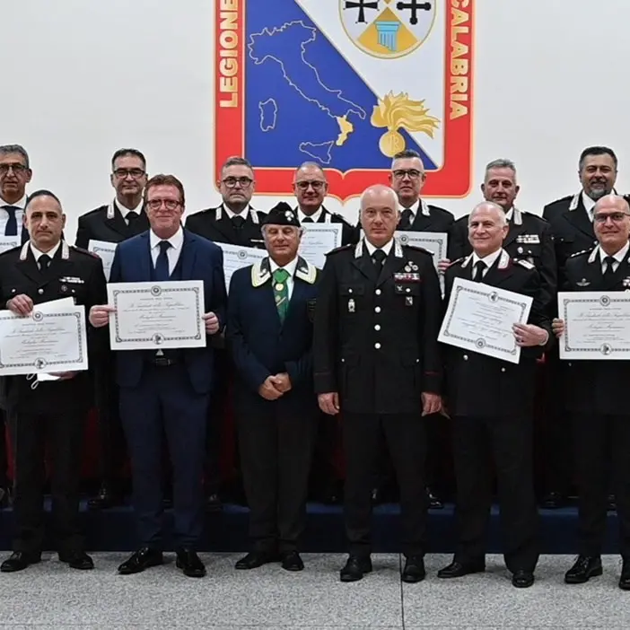 Catanzaro, consegnata la medaglia mauriziana a 13 carabinieri della Legione Calabria