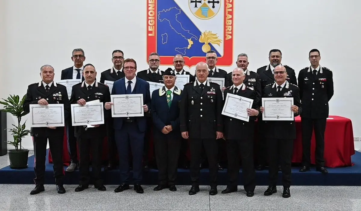 Catanzaro, consegnata la medaglia mauriziana a 13 carabinieri della Legione Calabria