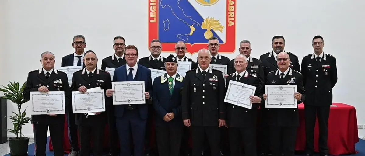 Catanzaro, consegnata la medaglia mauriziana a 13 carabinieri della Legione Calabria