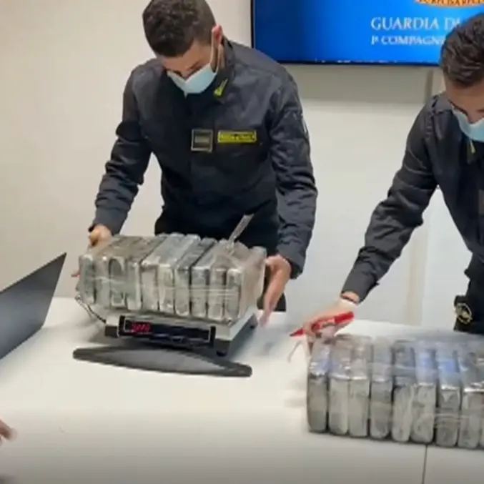 La logistica del narcotraffico era al porto di Gioia: 36 arresti, c’è anche un funzionario dell’Agenzia dogane -NOMI