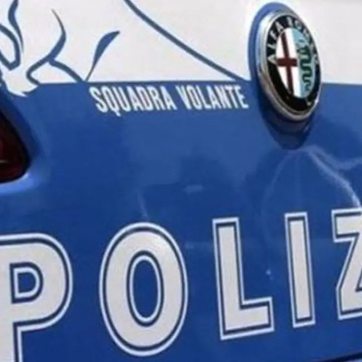 Nascondeva droga nelle tapparelle di casa, 25enne arrestato a Crotone