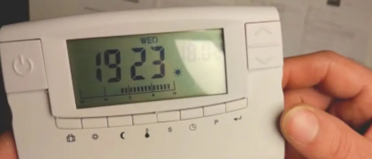 Riscaldamenti, arriva il decreto con nuovi limiti e orari sull’accensione degli impianti