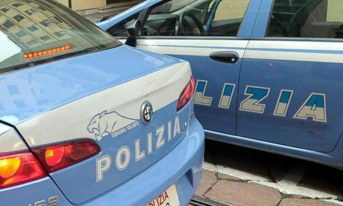 Crotone, 37enne arrestato per violenza sessuale: avrebbe palpeggiato una donna in strada