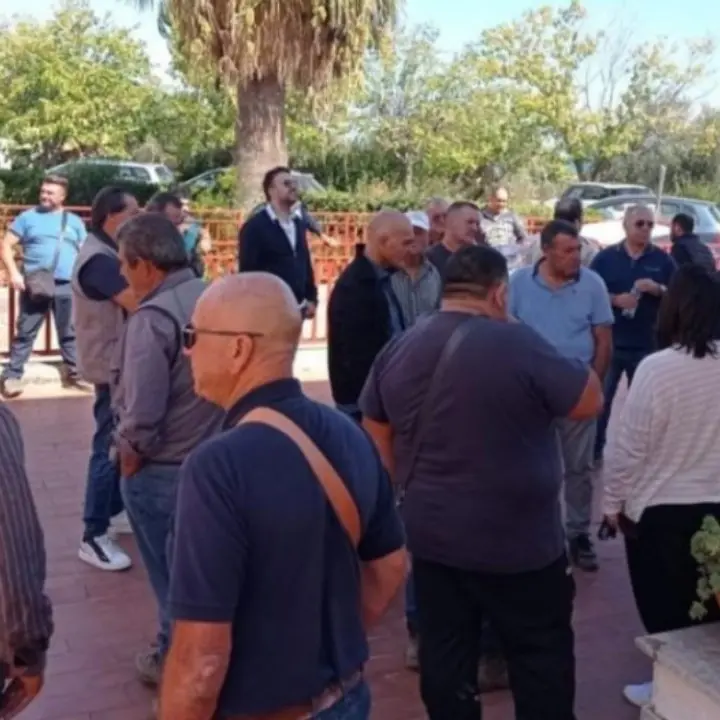 Pagamenti in ritardo, a Trebisacce i lavoratori del Consorzio di bonifica incrociano le braccia