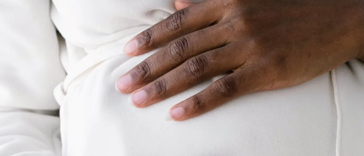 Aisha, la senzatetto incinta di sette mesi che vaga senza meta tra le città del Tirreno cosentino