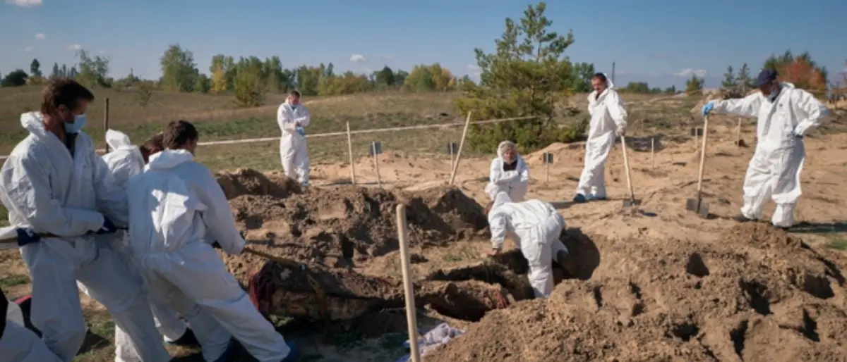 Scoperta a Lyman una nuova fossa comune con oltre 200 morti: tra le vittime anche bambini