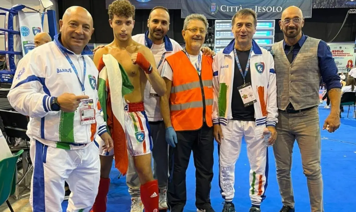 Kickboxing, è calabrese il nuovo vice campione del mondo disciplina “Lowkick”: medaglia d’argento per Brunetti