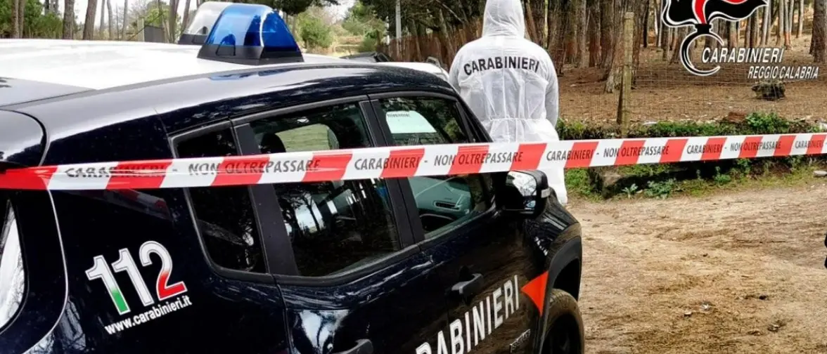 Spara al vicino per futili motivi e poi si dà alla fuga, arrestato un 64enne nel Catanzarese