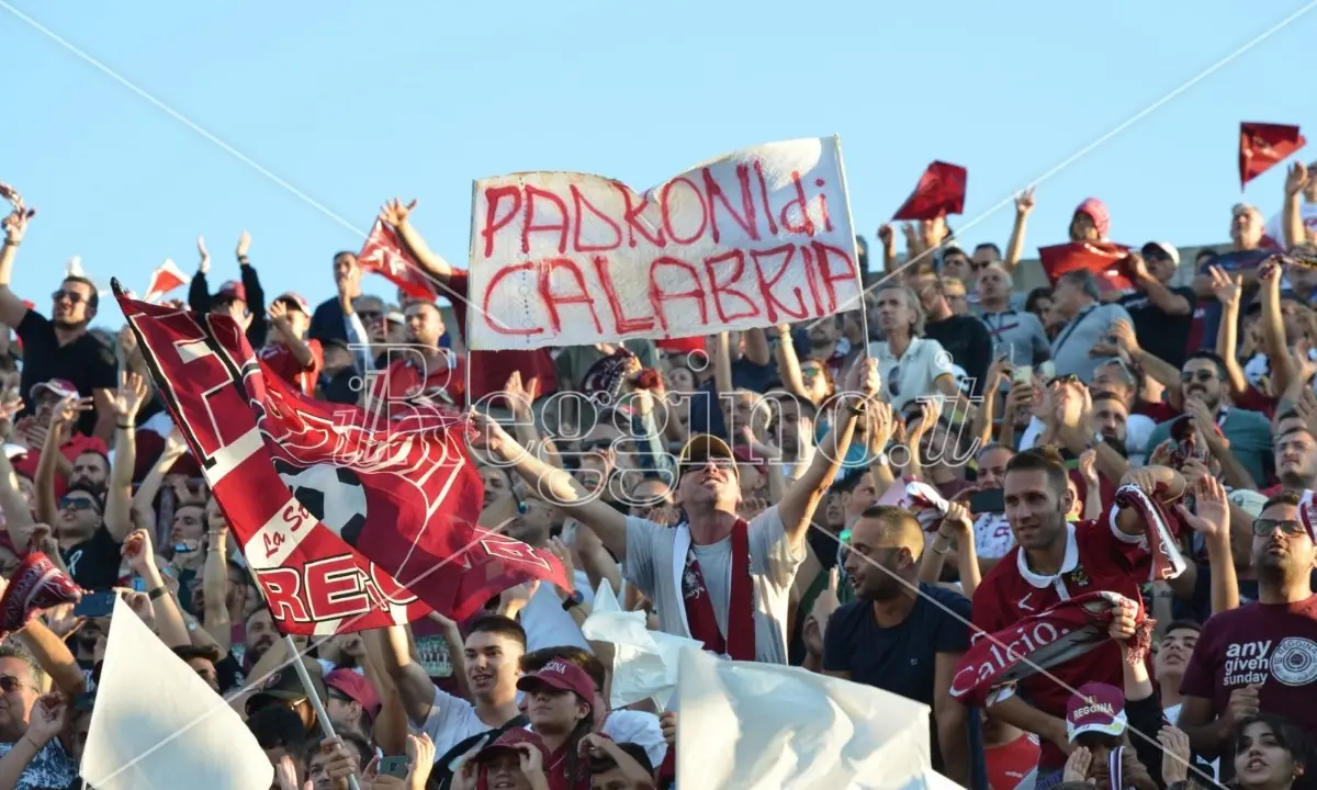 Reggina straripante, Cosenza mai in partita: il derby è amaranto e finisce 3-0