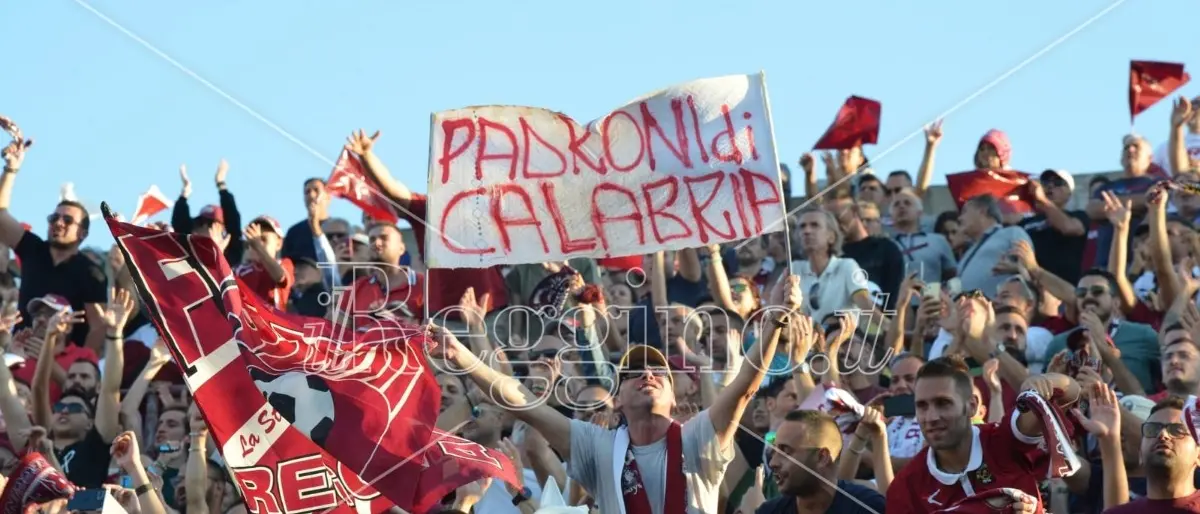 Reggina straripante, Cosenza mai in partita: il derby è amaranto e finisce 3-0