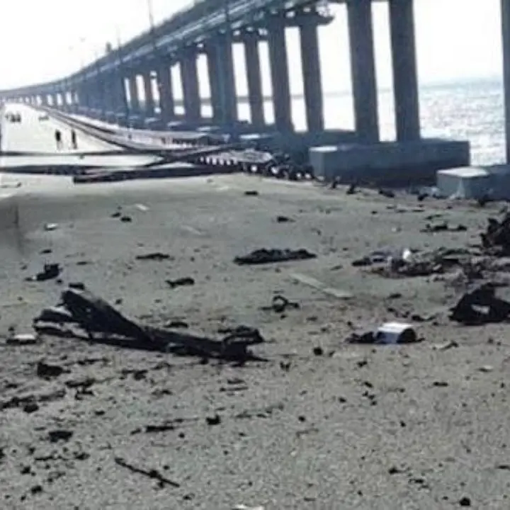 Un funzionario ucraino al New York Times: «Gli 007 di Kiev dietro l’esplosione del ponte in Crimea»