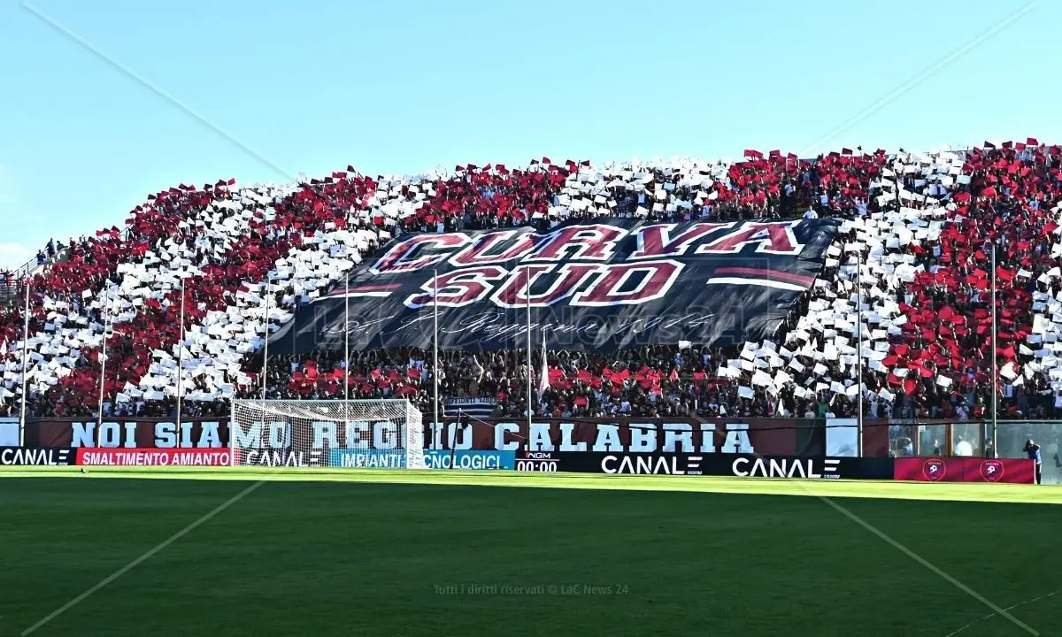 Reggina, verso l’ennesimo esodo di tifosi: sold out il settore ospiti a Parma