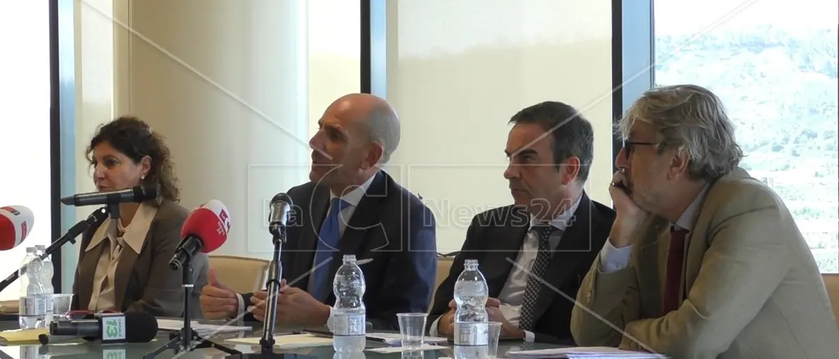 Occhiuto: «3500 nuovi sanitari assunti e fino 100 euro all’ora a chi vorrà lavorare in pronto soccorso»