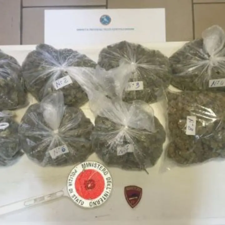 Crotone, oltre 2 chili di marijuana rinvenuti in un edificio abbandonato nel centro storico