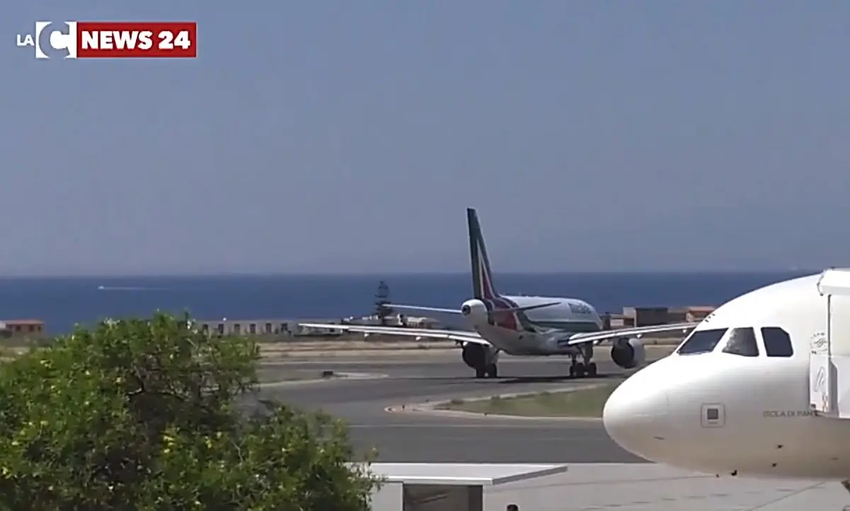 Aeroporti Calabria, Occhiuto: «Per Reggio bandi da 17 milioni e stop alla categoria C»