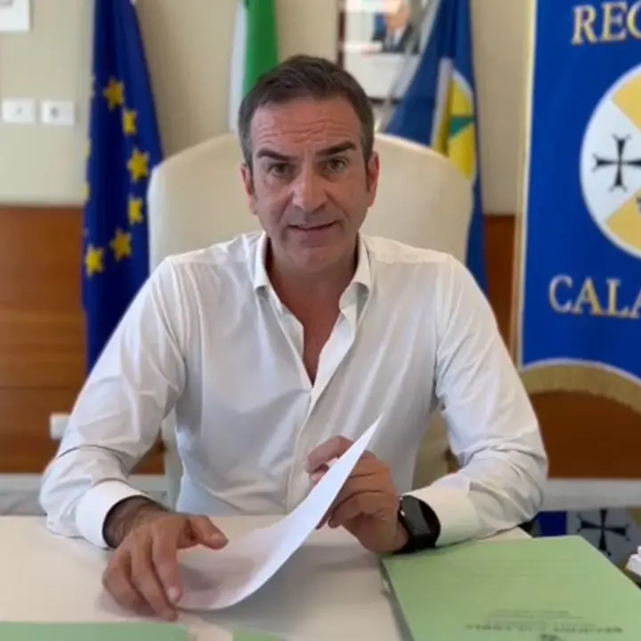 Medici cubani, Occhiuto a Ferrara: «Schiavitù? Stia tranquilla, saranno integrati nel modo migliore possibile»