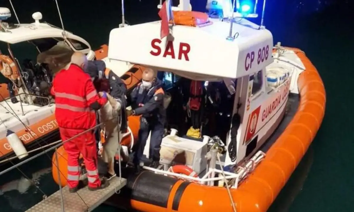 Malore su una nave da crociera a largo di Vibo, 57enne soccorsa dalla Guardia costiera