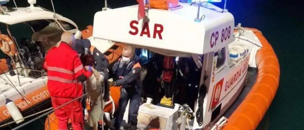 Malore su una nave da crociera a largo di Vibo, 57enne soccorsa dalla Guardia costiera