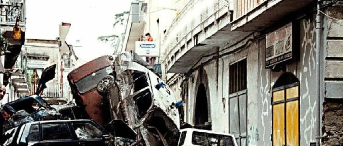 Crotone, 26 anni fa l’alluvione mortale che non ha insegnato nulla: «Memoria indispensabile per la prevenzione»