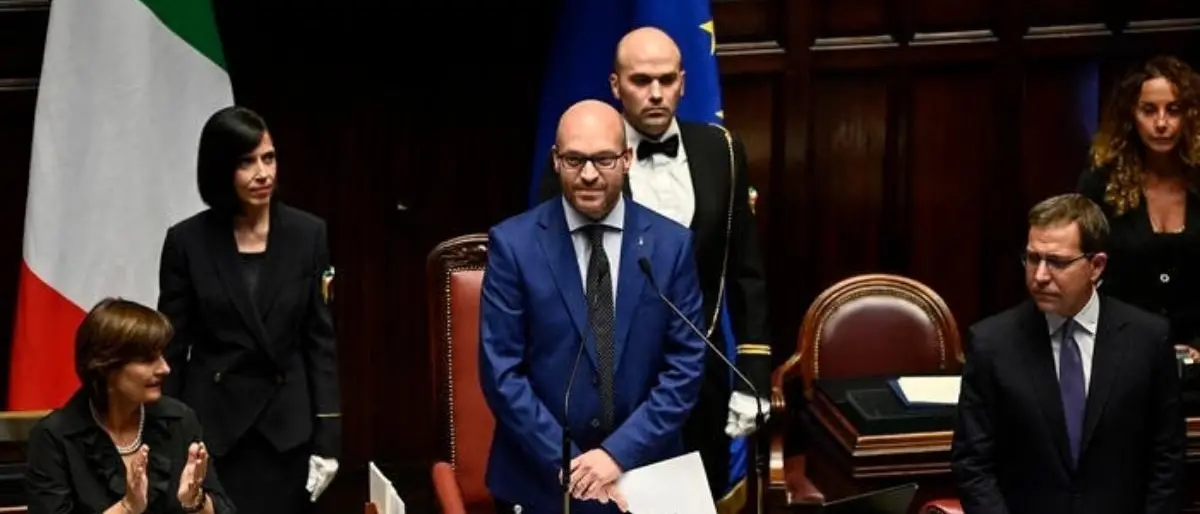 Lorenzo Fontana presidente della Camera, saluta il Papa e ringrazia Bossi: «Il Paese non deve omologarsi»
