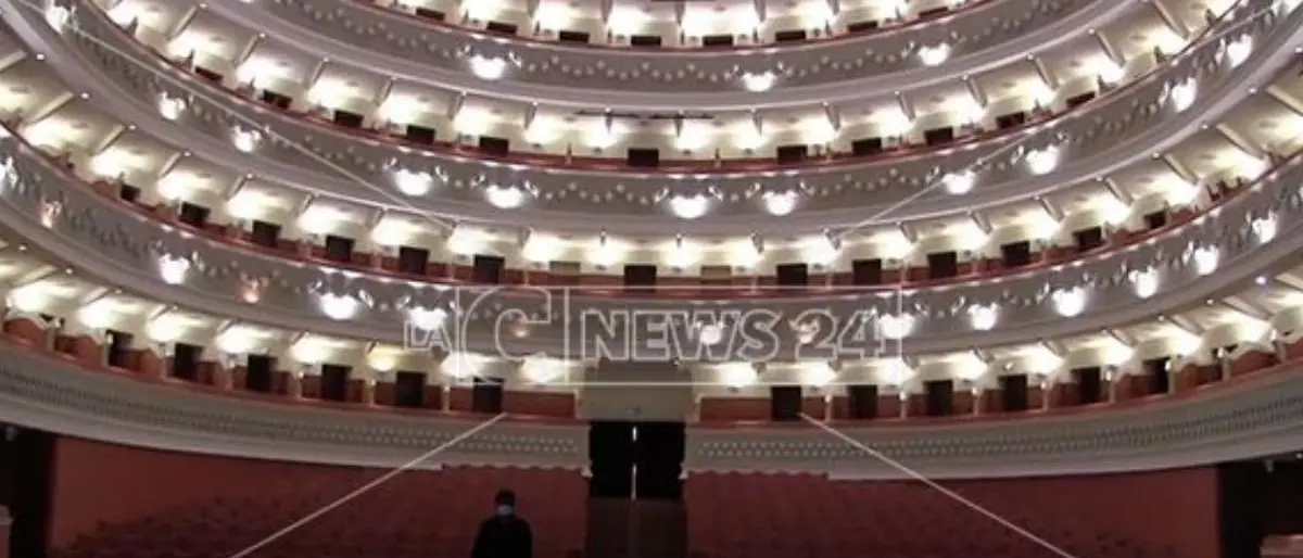 Bolletta da quasi 14mila euro al teatro Politeama di Catanzaro: «Così è difficile andare avanti»