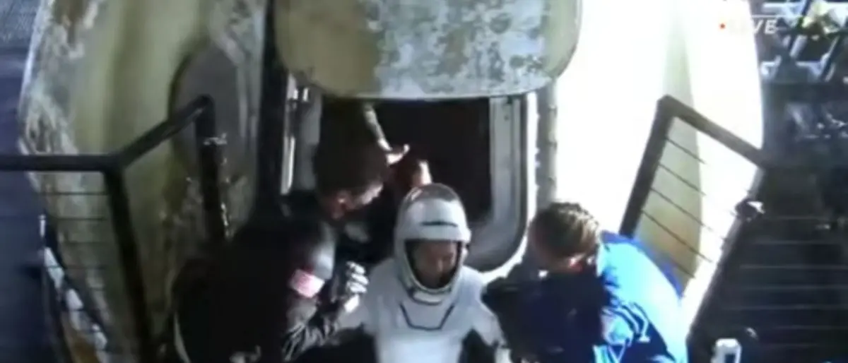 Samantha Cristoforetti è tornata a casa: la navetta Crew Dragon Freedom è stata recuperata