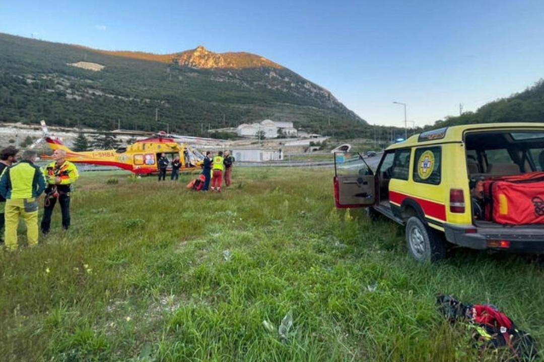 Tragedia nell’Anconetano, travolto da una frana durante una scalata ...
