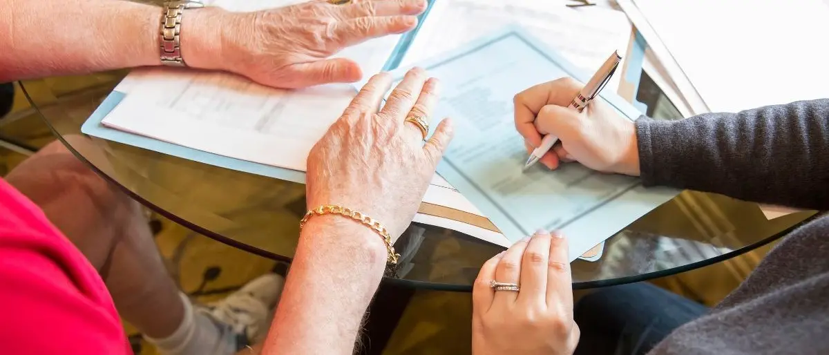Catanzaro, con falsi testamenti e una talpa nelle Poste si nominavano eredi di anziani morti senza familiari