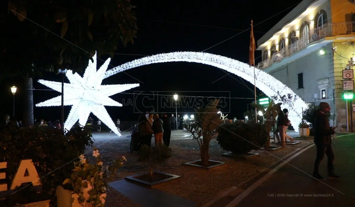 Tropea si prepara al Natale, tutto pronto per l’accensione delle luminarie