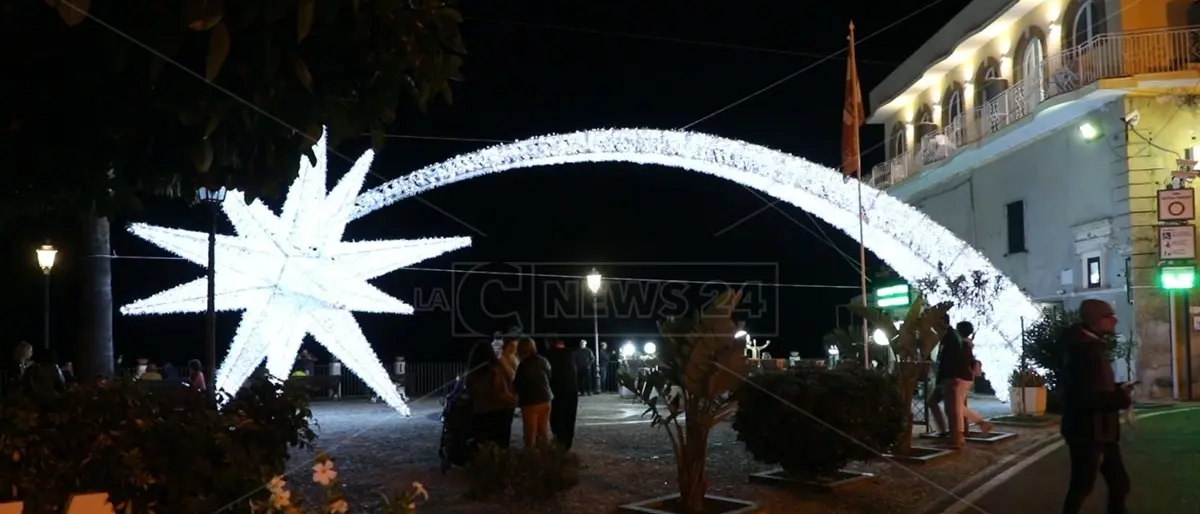 Tropea si prepara al Natale, tutto pronto per l’accensione delle luminarie