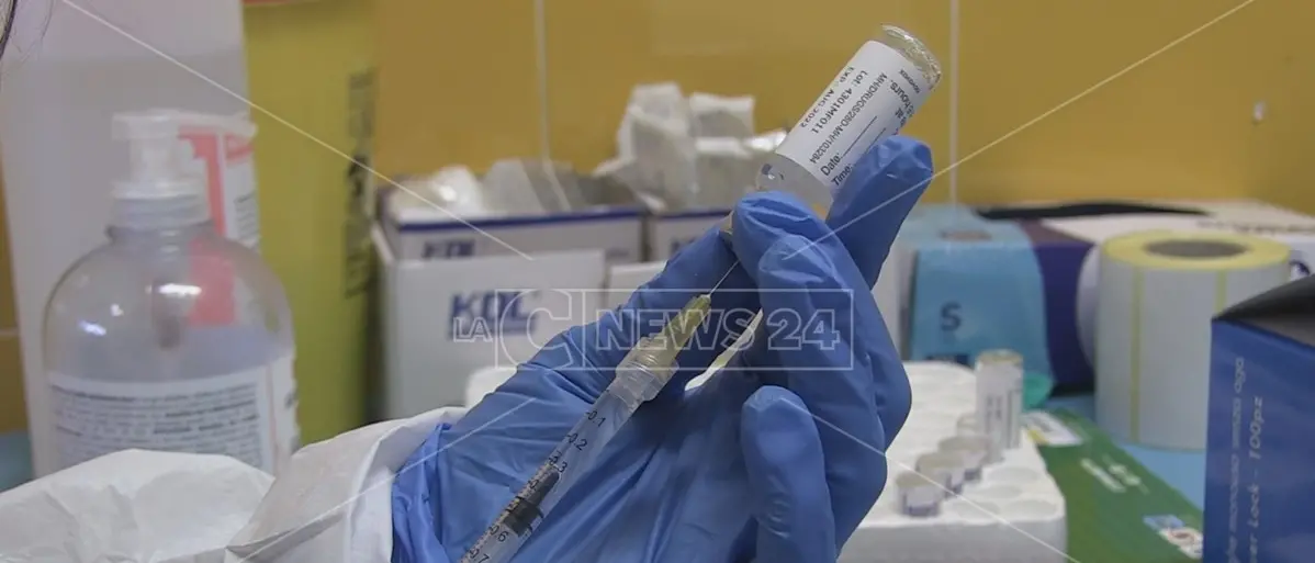 Via libera alla quinta dose per over 80 e fragili: la circolare del Ministero