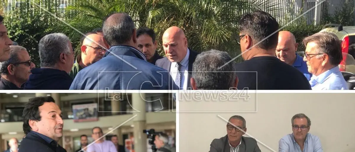 Istituzioni, sindacati e incontri non fermano la protesta degli autisti Romano a Crotone: «Non vediamo prospettive»