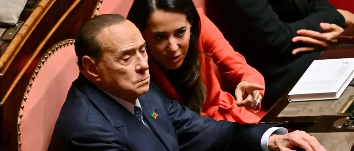 (Don’t) kiss me Licia, il Cav nomina Ronzulli capogruppo Fi al Senato e sui social si scatena la bagarre