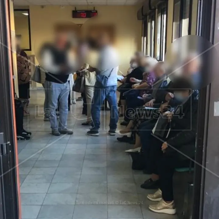 Corigliano Rossano, all’ospedale sistema informatico in tilt: lunghe file per pagare il ticket