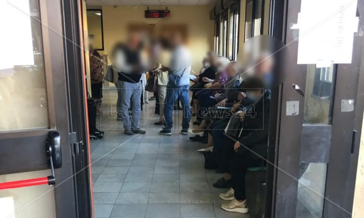 Corigliano Rossano, all’ospedale sistema informatico in tilt: lunghe file per pagare il ticket